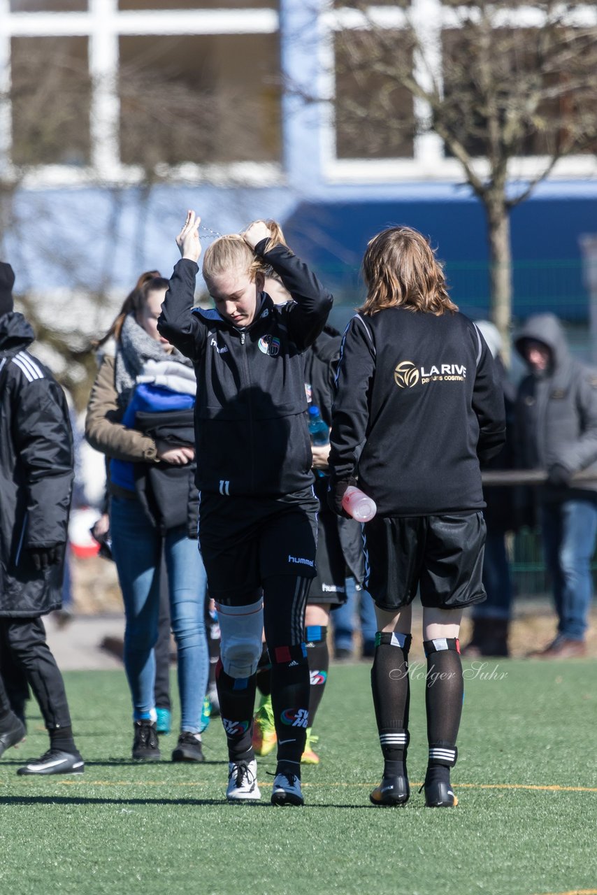 Bild 90 - B-Juniorinnen Halbfinale SVHU - Holstein Kiel : Ergebnis: 3:0